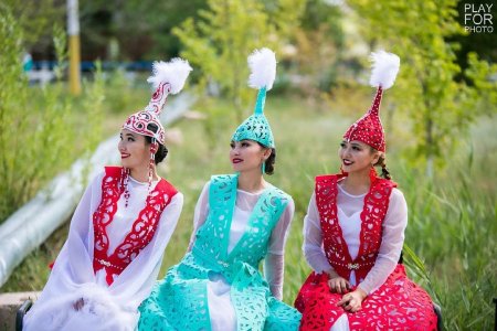 ҚОЛӨНЕРДІ ДӘРІПТЕУШІ ХАЛИДА