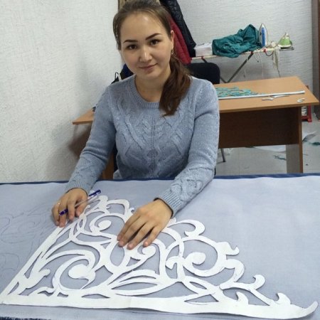 ҚОЛӨНЕРДІ ДӘРІПТЕУШІ ХАЛИДА