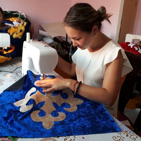 ҚОЛӨНЕРДІ ДӘРІПТЕУШІ ХАЛИДА