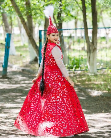 ҚОЛӨНЕРДІ ДӘРІПТЕУШІ ХАЛИДА