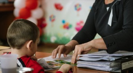 1 шілдеден бастап аз қамтылған отбасындағы балаларға 21 мың теңгеден беріледі – Сапарбаев