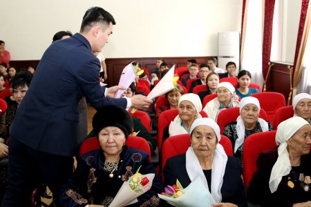 Қала әкімі аналарға құрмет көрсетті