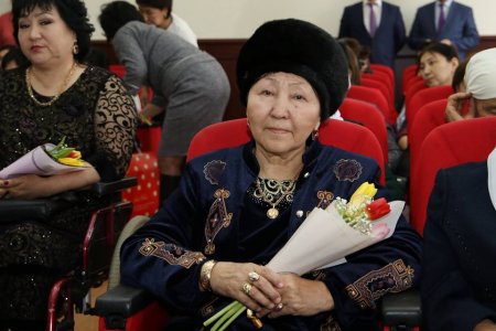 Қала әкімі аналарға құрмет көрсетті