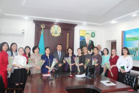 Журналист қыз-келіншектерді құттықтады