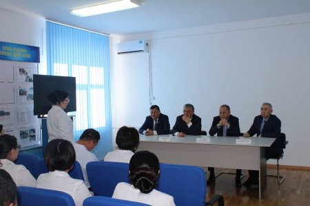 Сенат депутаттары дәрігерлермен кездесті