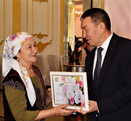 Ақ жаулықты аналарға құрмет көрсетілді