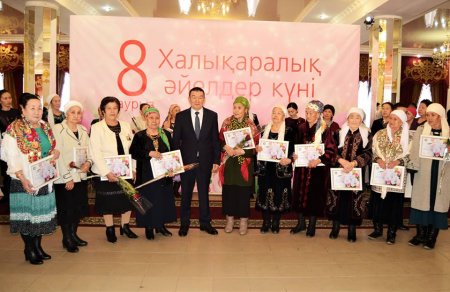 Ақ жаулықты аналарға құрмет көрсетілді