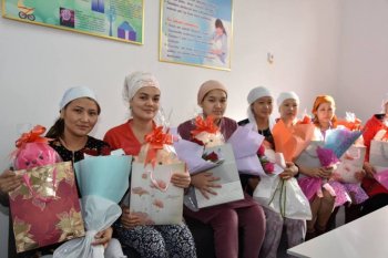 Жас аналарды құттықтады