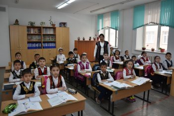 Қазалылық оқушылар ұлттық үлгіде киіне бастады