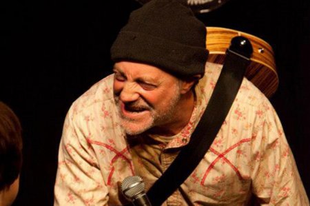 Сахнада инсульт жайлы қалжыңдаған британдық әртіс сол жерде о дүниеге аттанды