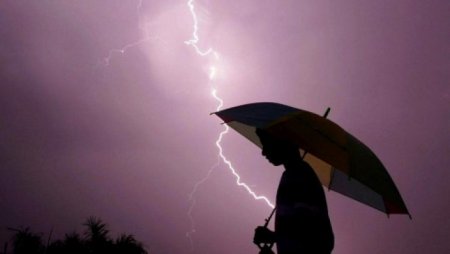 Қызылордада тұман түсіп, найзағай ойнайды