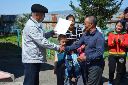 Жетісулық кәсіпкерлер тұрмысы төмен және көпбалалы 6 отбасына баспана сыйлады