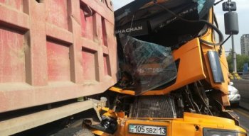 Жүк көліктері соқтығысты