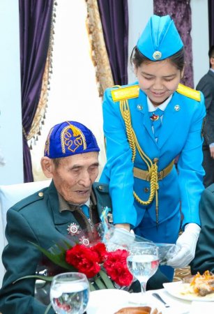 Ардагерлерге ақ тілекпен