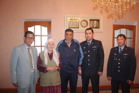 Тәртіп сақшылары ардагерлерді құттықтады