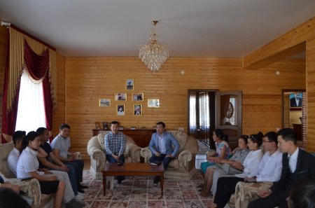 Аудан жастары «Болашақ» бағдарламасының стипендиантымен кездесті