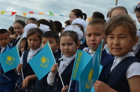 Аудан әкімінің орынбасары мектеп бітіруші түлектерді құттықтады