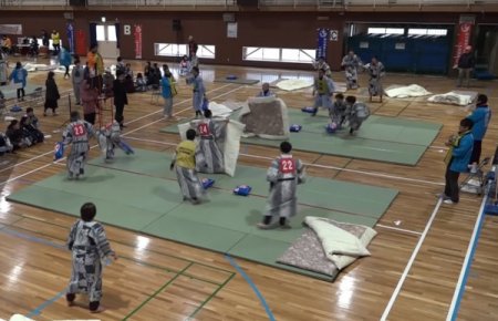 Жастықпен ұрудан жарыс өтті