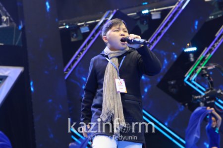 Ержан Максим елордада Мүсілім Магомаевтың әнін шырқады