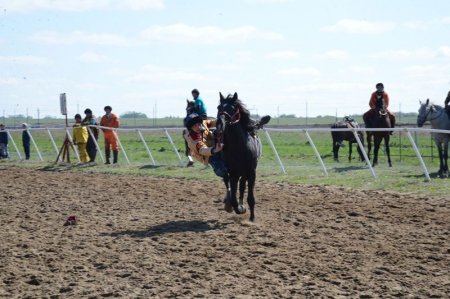 11 жасар алматылық шабандоз  бәйгеден көлік ұтып алды
