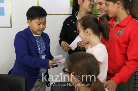 Ержан Максим концертіне тегін билет таратты