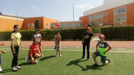 74 оқушы каникулярлық мектепті сәтті тәмамдады