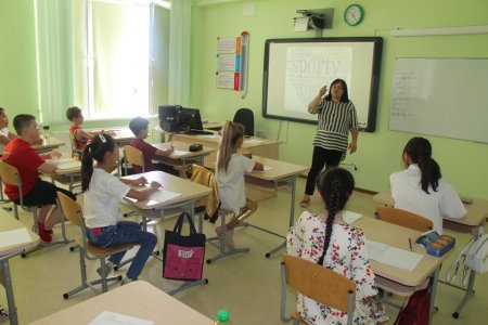 74 оқушы каникулярлық мектепті сәтті тәмамдады