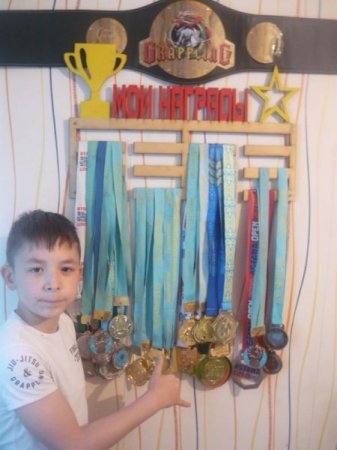 10 жастағы  бала қатерлі ісік ауруын жеңіп, қалай джиу-джитсудан әлем чемпионы атанды?