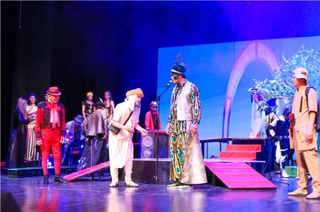 Сыр сахнасындағы тұңғыш мюзикл