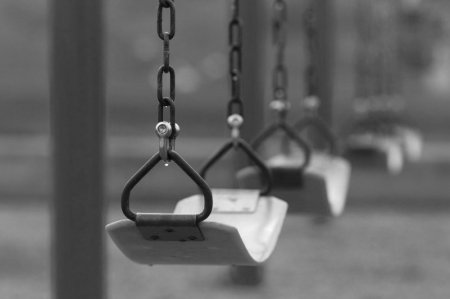 Ойын алаңында көз жұмған бала: Дәрігерлер түсініктеме берді