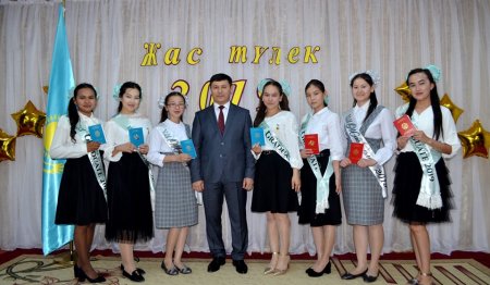 Өмірге қанат қақты жас түлектер