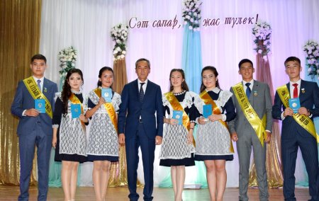Қармақшылық түлектерге аттестат табыстау шарасы өтті