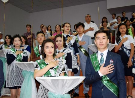 Қармақшылық түлектерге аттестат табыстау шарасы өтті