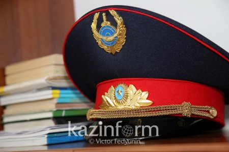 Төбелескен полиция қызметкерлері жұмыстан қуылды
