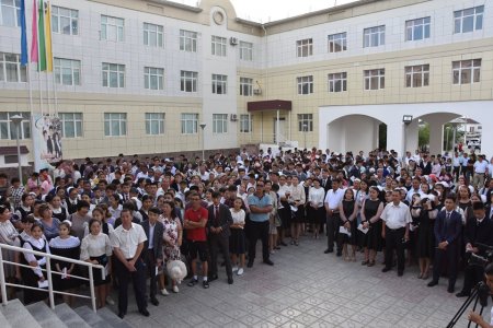 Облыстың бас педагогы қазалылық түлектерге сәттілік тіледі