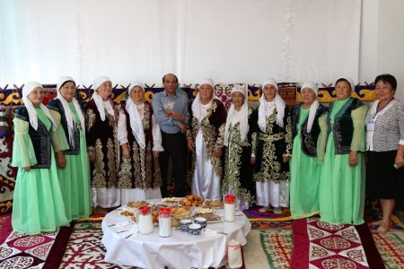 Сингапурлық қонақ «Батыр аналармен» кездесті