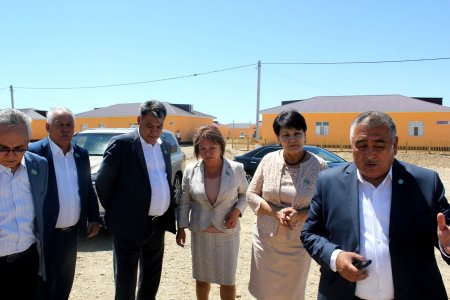 Мәжіліс депутаттары «Баламекен» жобасы аясында салынған тұрғын үйлер құрылысымен танысты