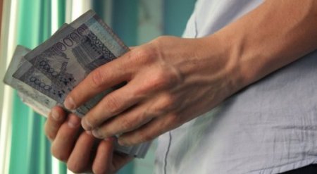 Мәслихат депутаты басқарма басшысына 5 миллион теңге пара берген