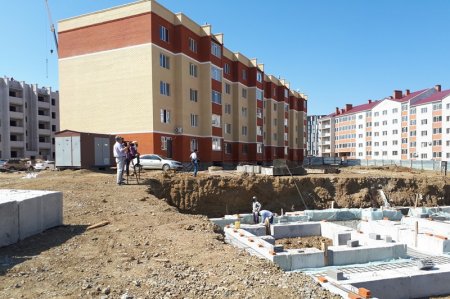 Тұрғындар жаңа салынған көпқабатты үйдің құрылысына наразы