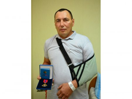 Браконьерлерден жапа шеккен Самат Оспановқа «Айбын» ордені тапсырылды