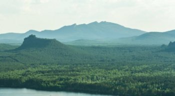 Бурабайда Жеке батыр тауы өртеніп жатыр