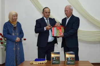 \"Қоңыр дауысты қаламгер\"