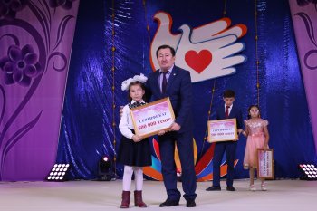 Мүмкіндігі шектеулі 10 балаға жарты миллион теңгеден табысталды