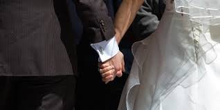 \"Әйел басқарған ел оңбайды\": қызылордалық ақсақал асаба әйелді тойдан қуып шыққан