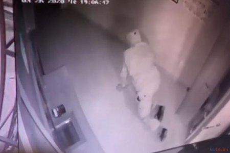 Видеокамераға еңбектеп жеткен: Айырбастау пунктінен 12 млн ұрланды