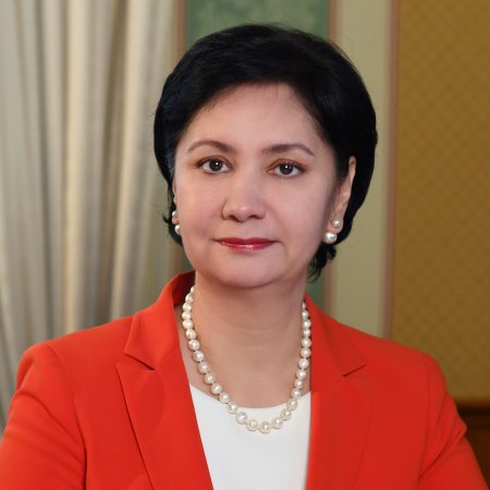 Гүлшара Әбдіхалықова: Ақ халаттыларды барынша қолдауымыз керек